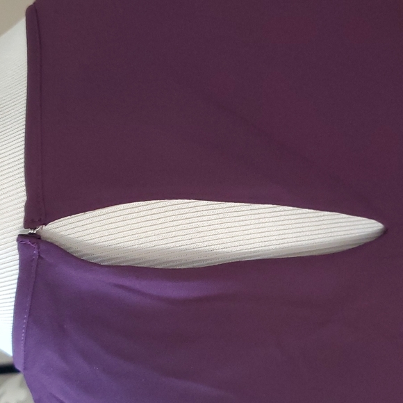 Express Keyhole Dress with Lace Details - Picture 4 of 7